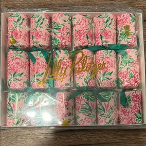 Lilly Pulitzer Pink and Green Holiday Crackers new poppers.